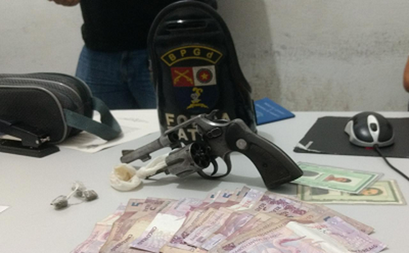 BPGd apreende arma e drogas no Benedito Bentes