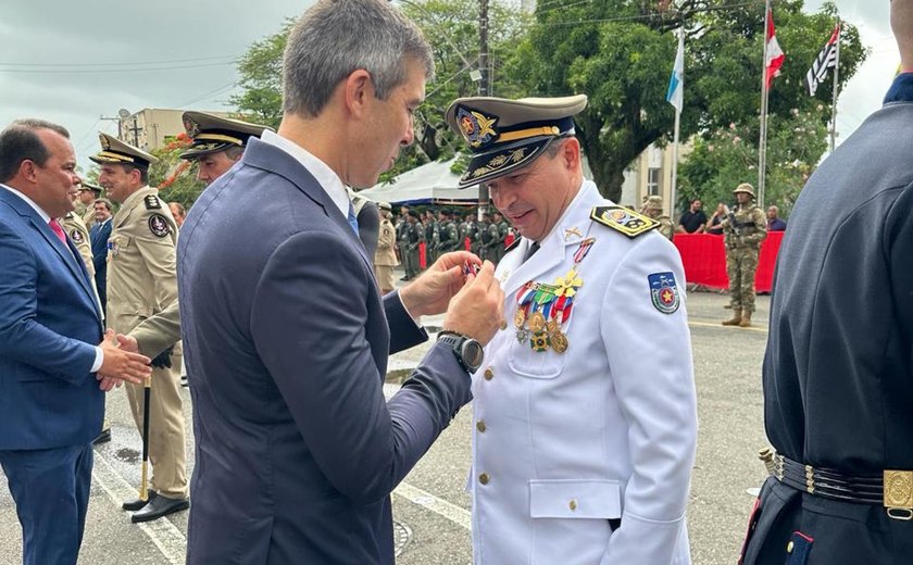 Coronel Paulo Amorim recebe maior honraria da Polícia Militar da Bahia