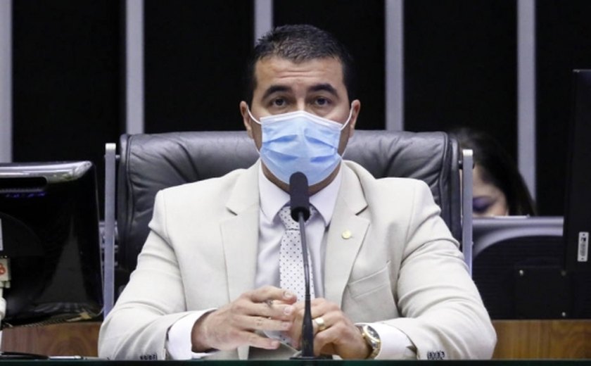 Caso Covaxin: Deputado que acusa Bolsonaro é cercado por polêmicas