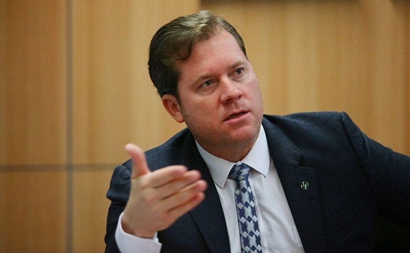Marx Beltrão apresenta projetos e ouve demandas de prefeitos de Alagoas