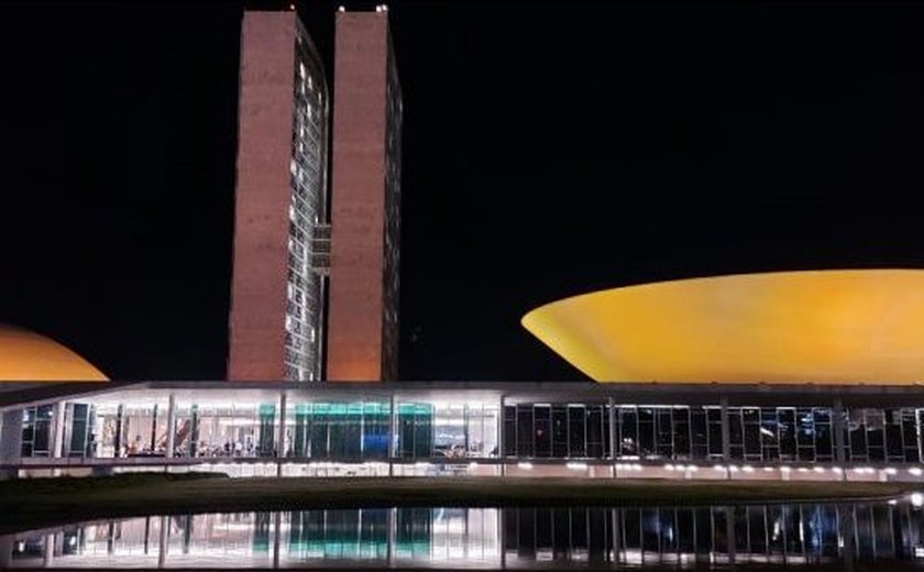 Congresso analisa vetos sobre fake news e saída temporária de presos nesta terça