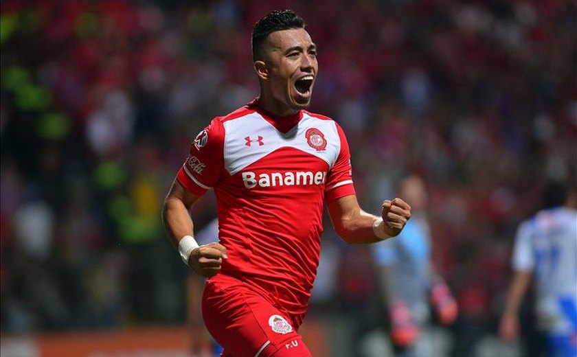 Flamengo anuncia contratação do atacante colombiano Uribe