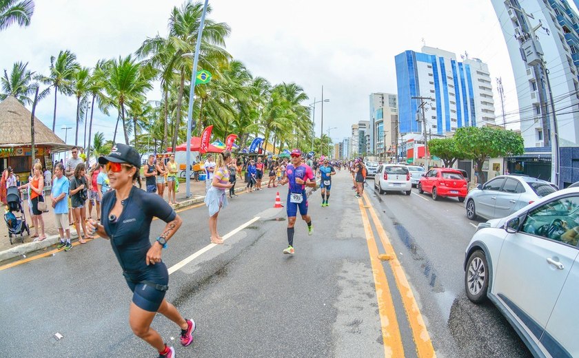Prefeitura divulga turismo na orla de Pajuçara durante Ironman