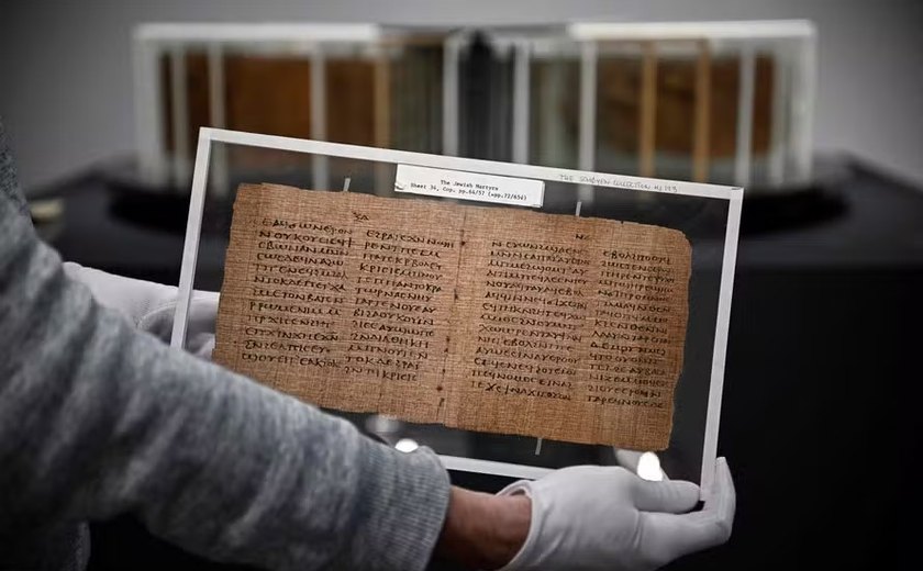 'Um dos livros mais antigos' do mundo é leiloado por R$ 20 milhões, em Londres