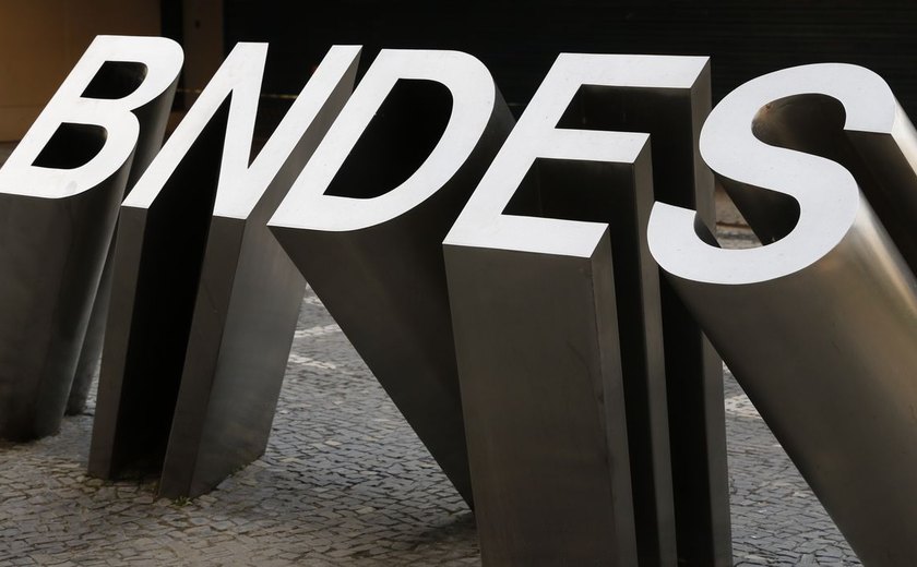 BNDES financiará complexo solar na Bahia para abastecer refinaria