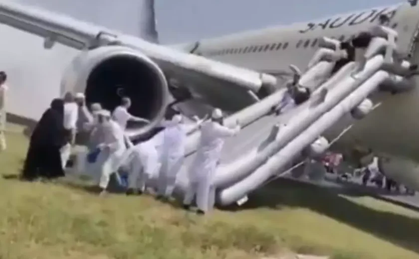 Avião da Saudi Airlines pega fogo ao pousar com 297 pessoas a bordo