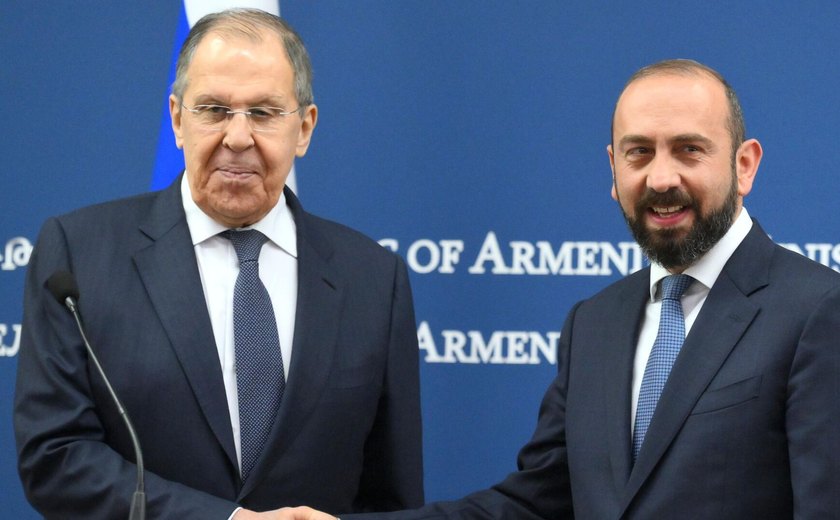 Chanceler russo Lavrov mantém um telefonema com seu homólogo armênio, diz MRE da Rússia