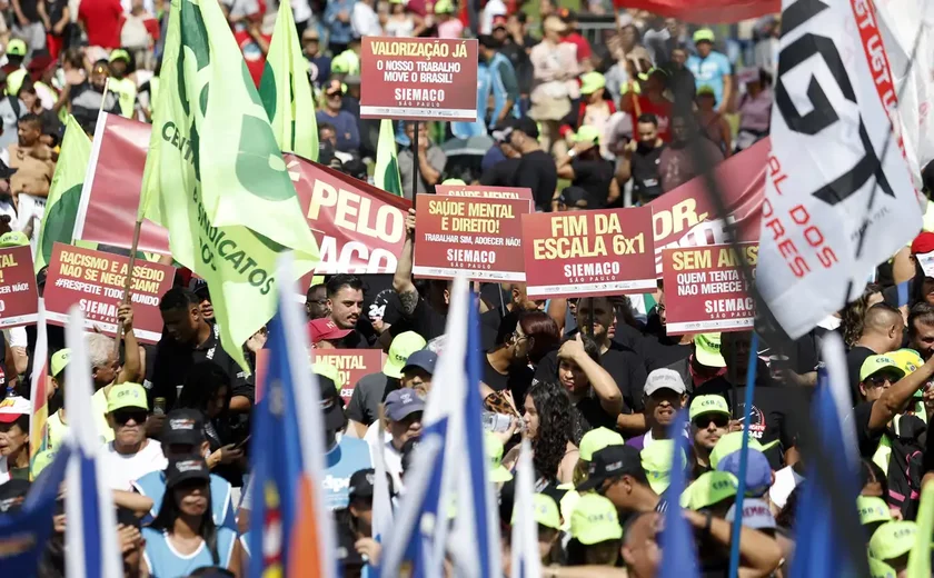 Ato em SP une centrais sindicais e governo pelo fim da escala 6x1