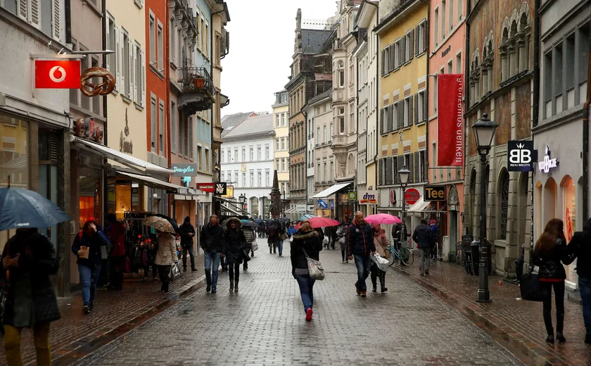Fitch: PIB da zona do euro deve acelerar em 2024 e 2025, mas se enfraquecer em 2026