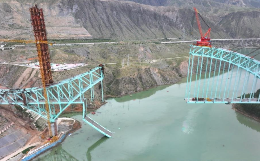 Desabamento de ponte mata pelo menos 12 operários na província de Qinghai