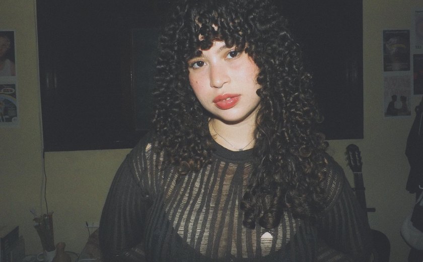 Artista alagoana retrata o amor na rotina em seu single de estreia “silêncios confortáveis”, com lançamento no dia 23 de abril