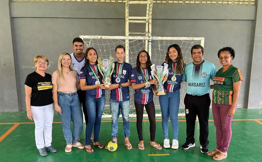 Estudantes de escola pública fazem campanha para participar de competição internacional de Handebol