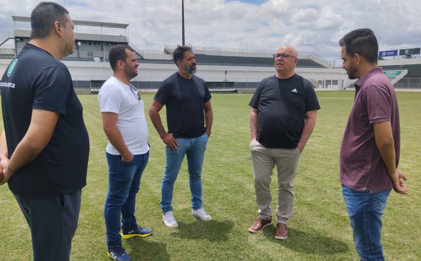 Em visita ao Fumeirão, secretário de Esporte destaca novas melhorias no Estádio Municipal