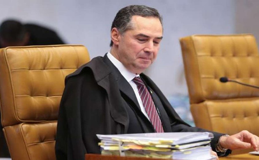 Barroso afirma que processo que investiga Temer é sigiloso e se recusa a comentar