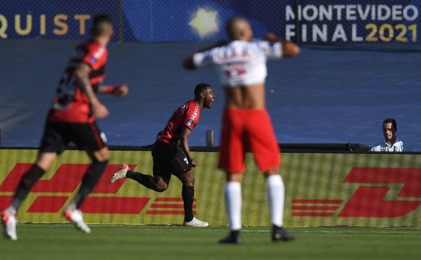 Athletico bate Red Bull Bragantino com ‘decisivo’ Nikão e é bi da Sul-Americana