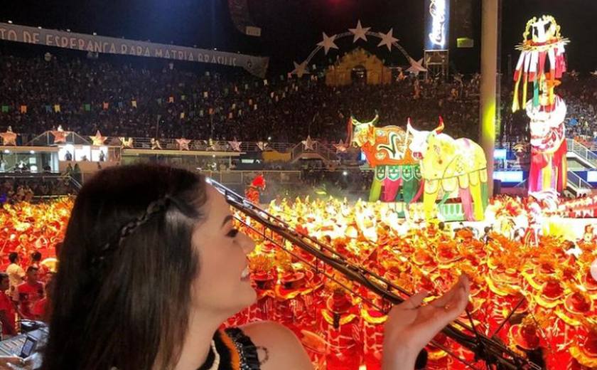 Pé frio? Ex-BBB Eslovênia nega ser culpada pela vitória do Boi Caprichoso, no Festival de Parintins; entenda