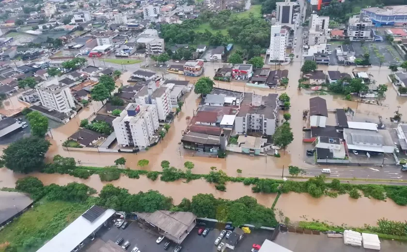 Defesa Civil prevê chuva forte até segunda-feira em Santa Catarina