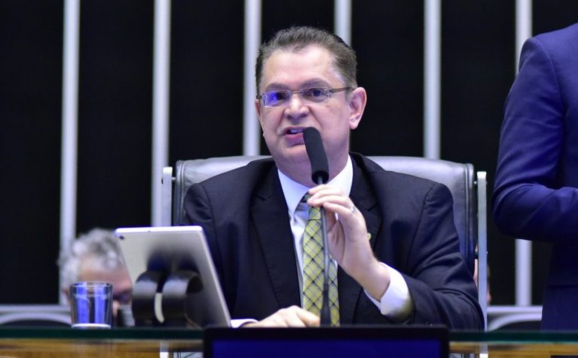 Após repercussão negativa, bancada evangélica admite adiar votação do PL do Aborto na Câmara