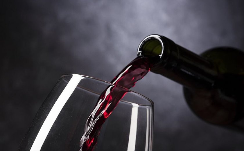 Uma taça de vinho ao dia faz bem para a saúde? Nova análise de 107 estudos traz resposta surpreendente