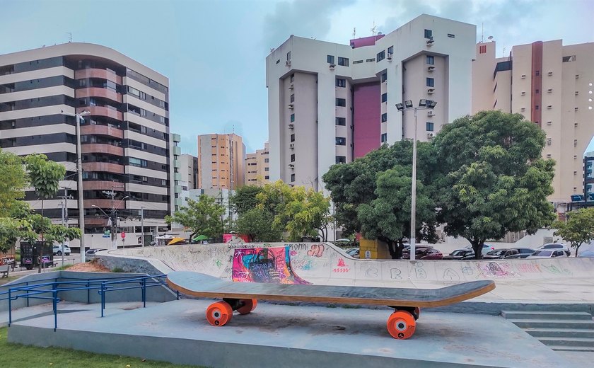 Grupo de menores realiza arrastão na Ponta Verde; um adolescente é apreendido