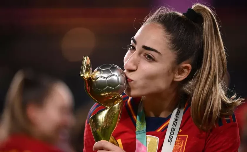 Olga Carmona faz homenagem ao pai, morto antes da final da Copa do Mundo feminina: 'Tinha minha estrela'