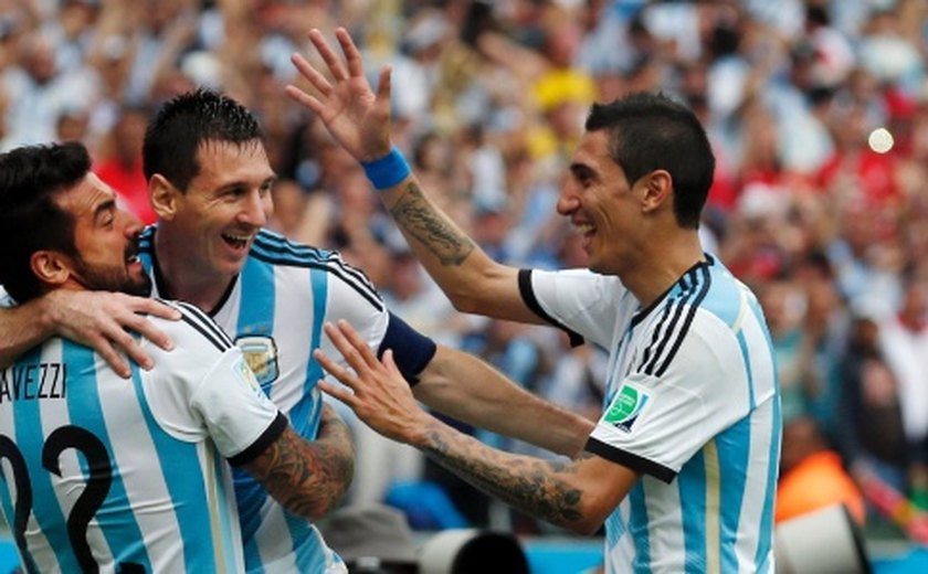 Messi faz dois gols e Argentina confirma primeiro lugar no Grupo F