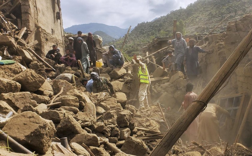 Novo terremoto no Afeganistão devasta região; mortos ultrapassam 1,4 mil