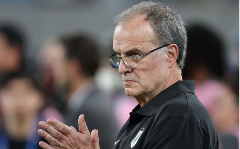 Bielsa faz novas críticas à organização da Copa América e exalta atuação de Suárez pelo Uruguai