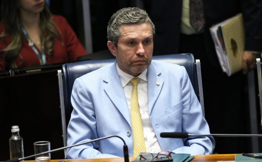 Comissão aprova projeto que proíbe tarifa extra por tráfego intensivo de dados na internet