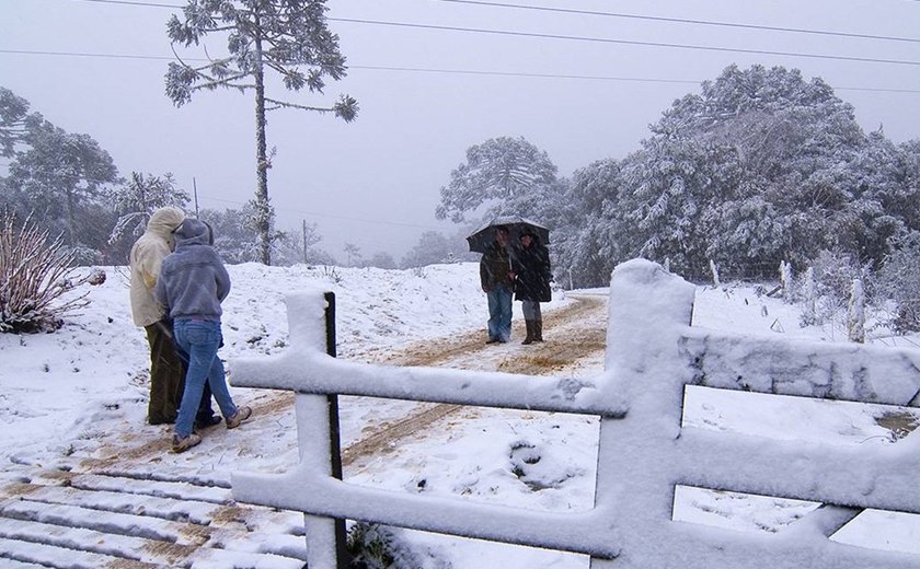 Frio e turismo de neve desafiam cumprimento de medidas anticovid no Sul do Brasil
