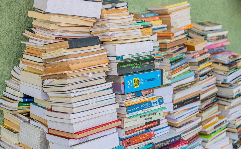 Centro de Formação e Aperfeiçoamento de Praças doa mais de 5 mil exemplares para o projeto Livros que Libertam