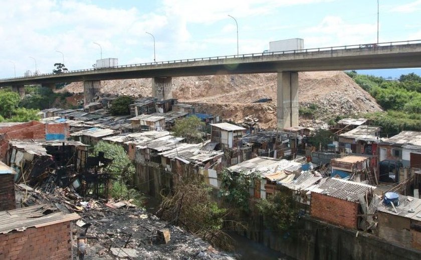 Comissão debate criação de censo específico para mapear déficit habitacional