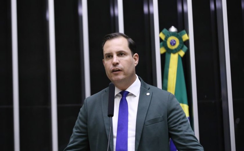 Comissão aprova exigência do uso de colete salva-vidas em motos aquáticas