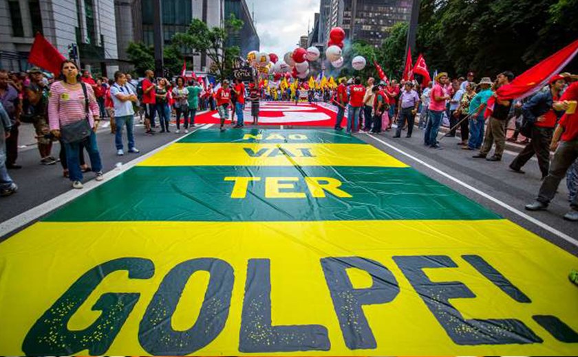 Atos contra impeachment de Dilma mobilizam 18 estados e DF