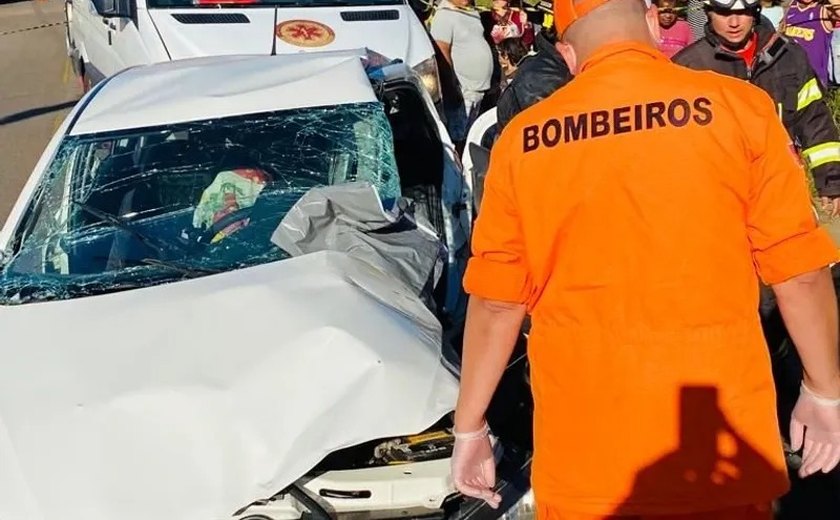 Colisão entre carro e caminhão deixa um morto na AL 220, em Jaramataia