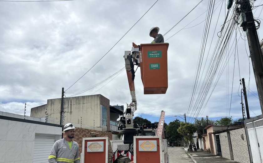 Moradores do Eustáquio Gomes comemoram chegada da iluminação 100% LED