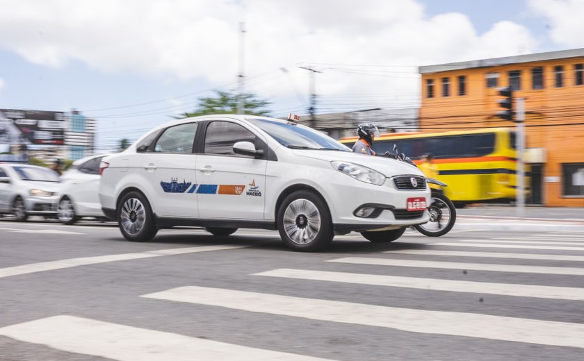 DMTT convoca candidatos habilitados para credenciamento de táxis em Maceió