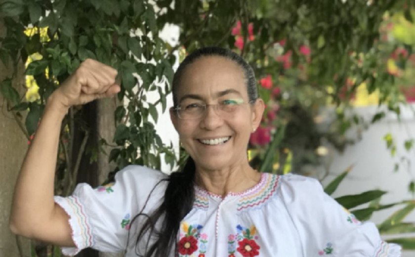 Heloísa Helena faz campanha em Maceió pelas redes sociais