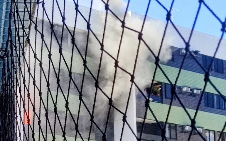 Incêndio em apartamento é controlado pelos bombeiros na Ponta Verde