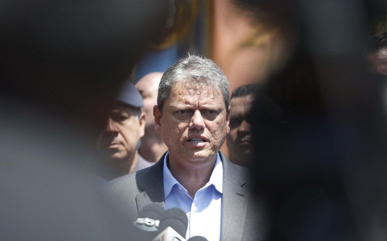 Aliados de Tarcísio temem que postura de Bolsonaro 'sufoque' qualquer projeto da direita, diz mídia