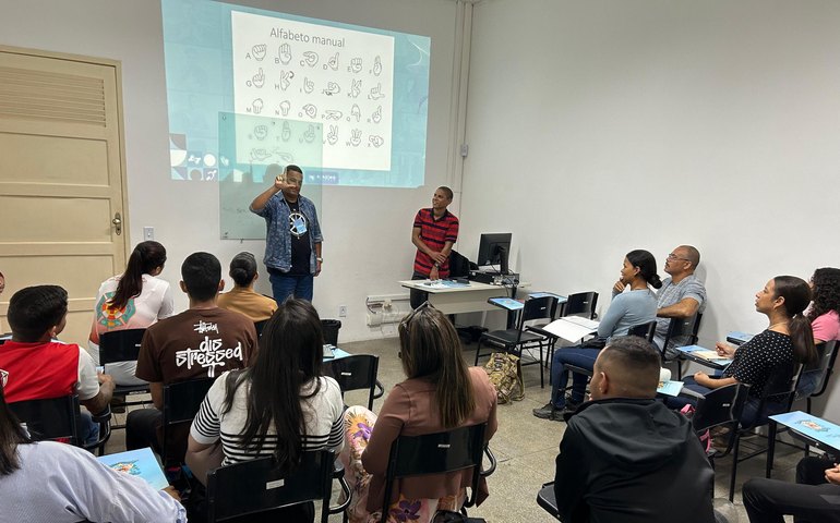 Agentes da Segurança Pública iniciam curso básico de Libras