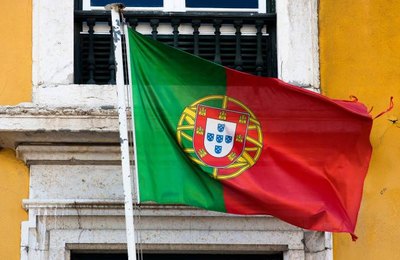 Seis em cada dez jovens pensam em deixar o Brasil para morar no exterior 