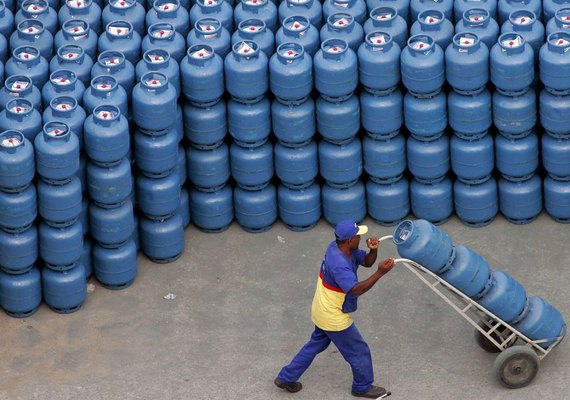 Petrobras vai aumentar R$ 3,10 no preço do gás de cozinha