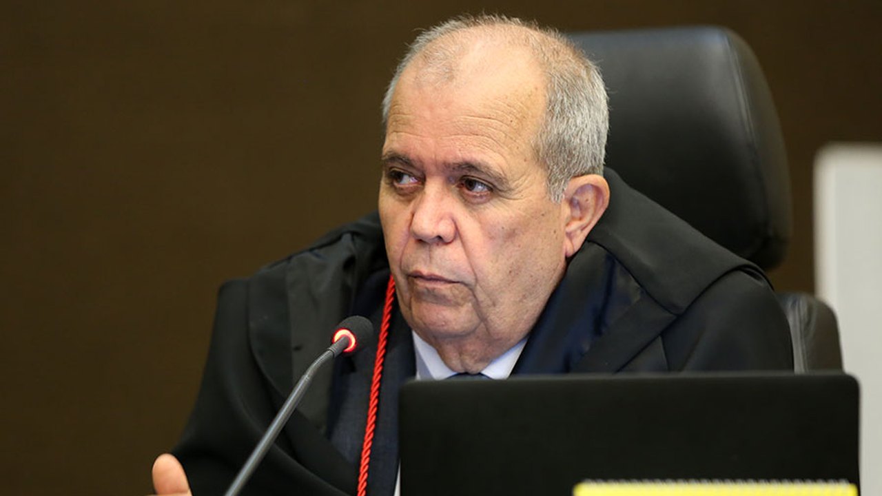 Justiça determina retorno do prefeito de Campestre ao cargo