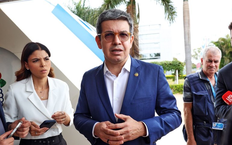 Randolfe Rodrigues afirma que governo deve indicar outro nome para STF