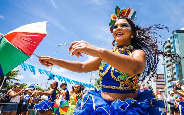 Mais de 15 atrações animam o primeiro dia de Carnaval em Maceió; Confira a programação deste sábado (18)