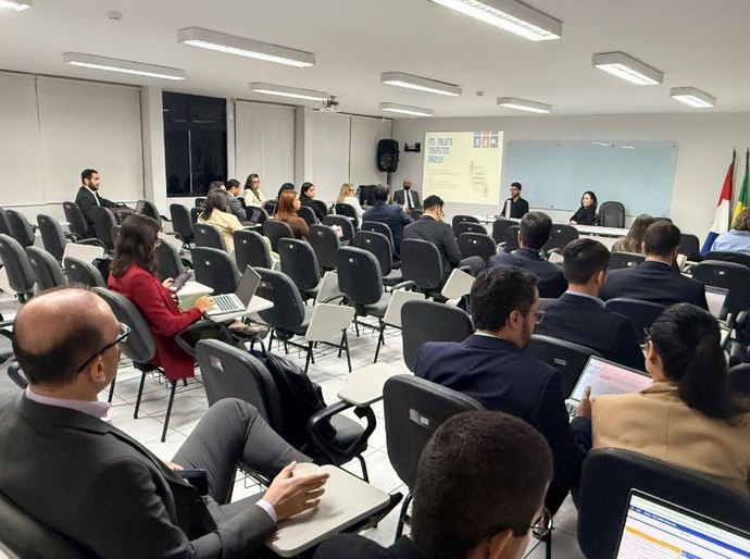 'Finalidade terapêutica', diz professor Yulli Roter em curso sobre política antimanicomial