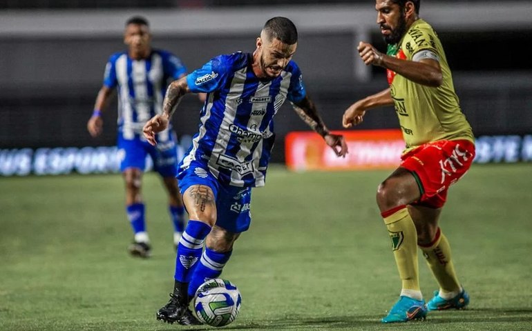 Estreante marca, CSA vence o Brusque e fatura prêmio milionário