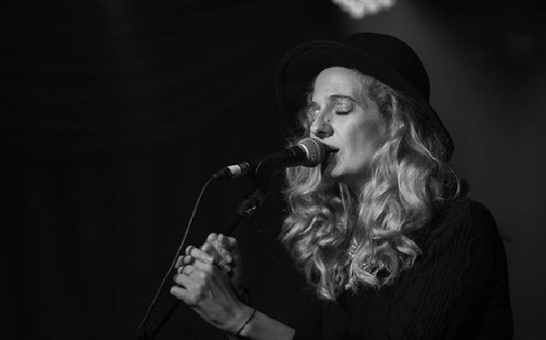 Letrux revela diagnóstico após retirar tumor no ovário