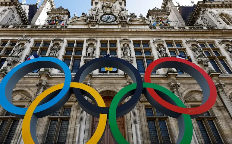 Ela deixou o Afeganistão, onde foi proibida de praticar breaking, e agora está confirmada em Paris-2024